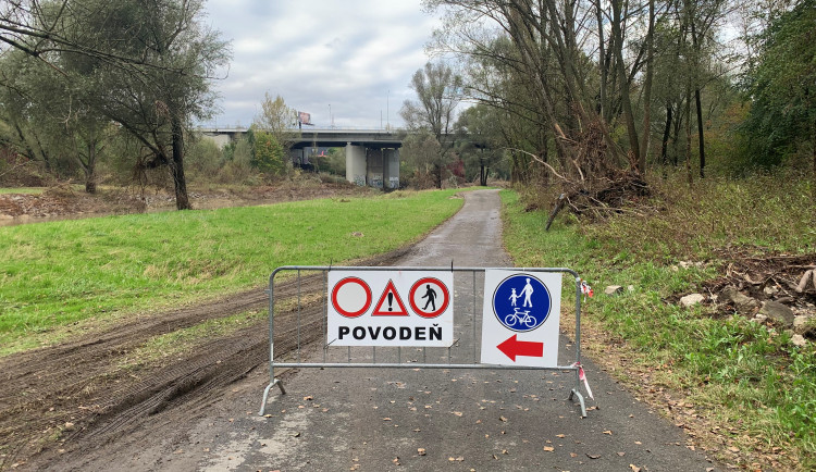 Po červené ze Svinova do Bohumína. Oblíbená turistická trasa místy už není