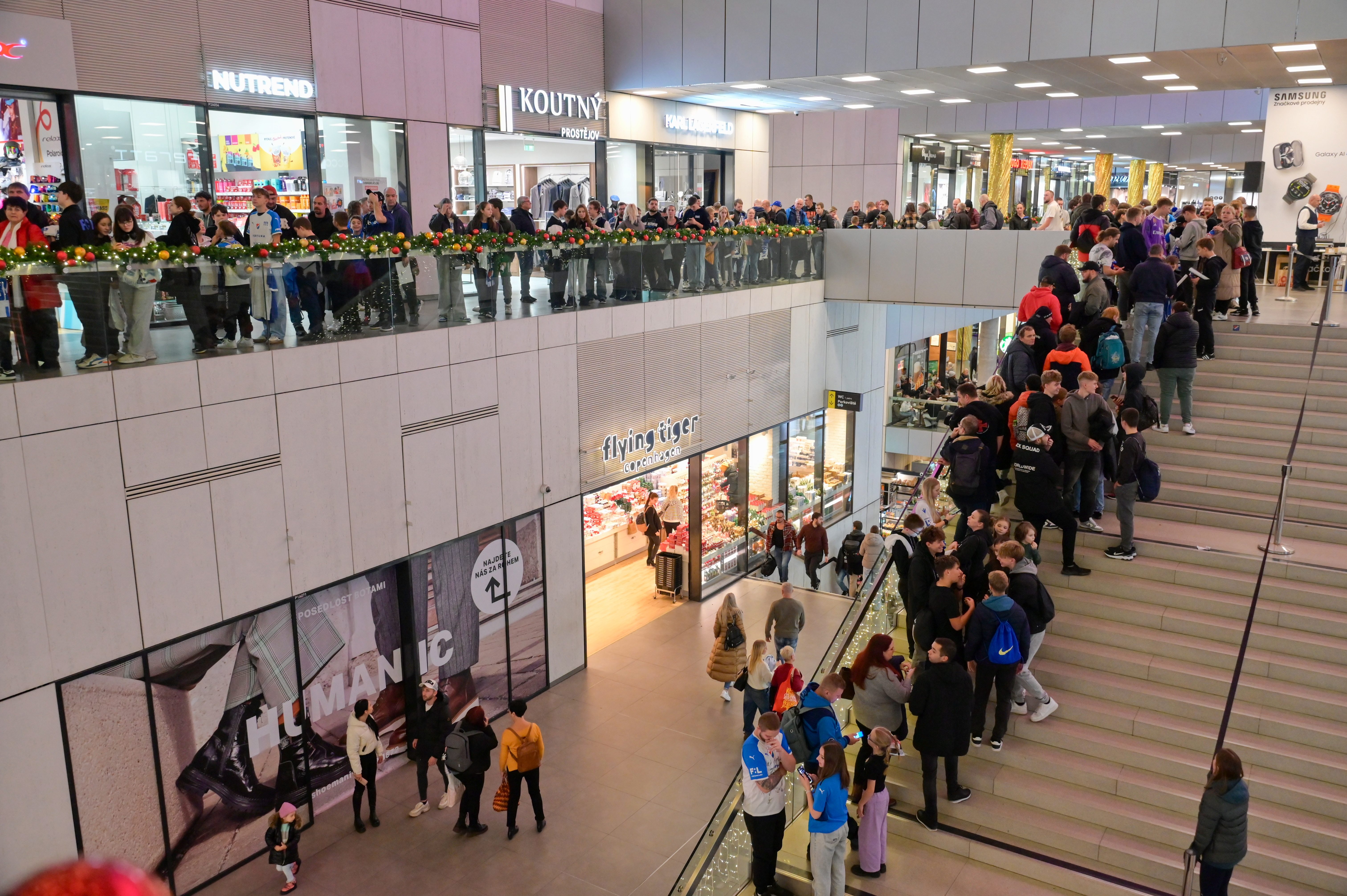Jedině Baník! Modrobílí obsadili obchodní centrum