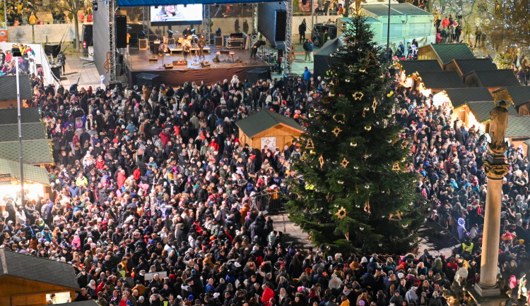 FOTOGALERIE: Rozsvícení vánočního stromu v Ostravě