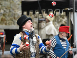 FOTOGALERIE: Vánoce v Ostravě baví. Lidé navštěvují hrad i světelná městečka