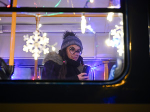 FOTOGALERIE: Tramvaj před kostelem už září, v novém roce ji čeká přestavba