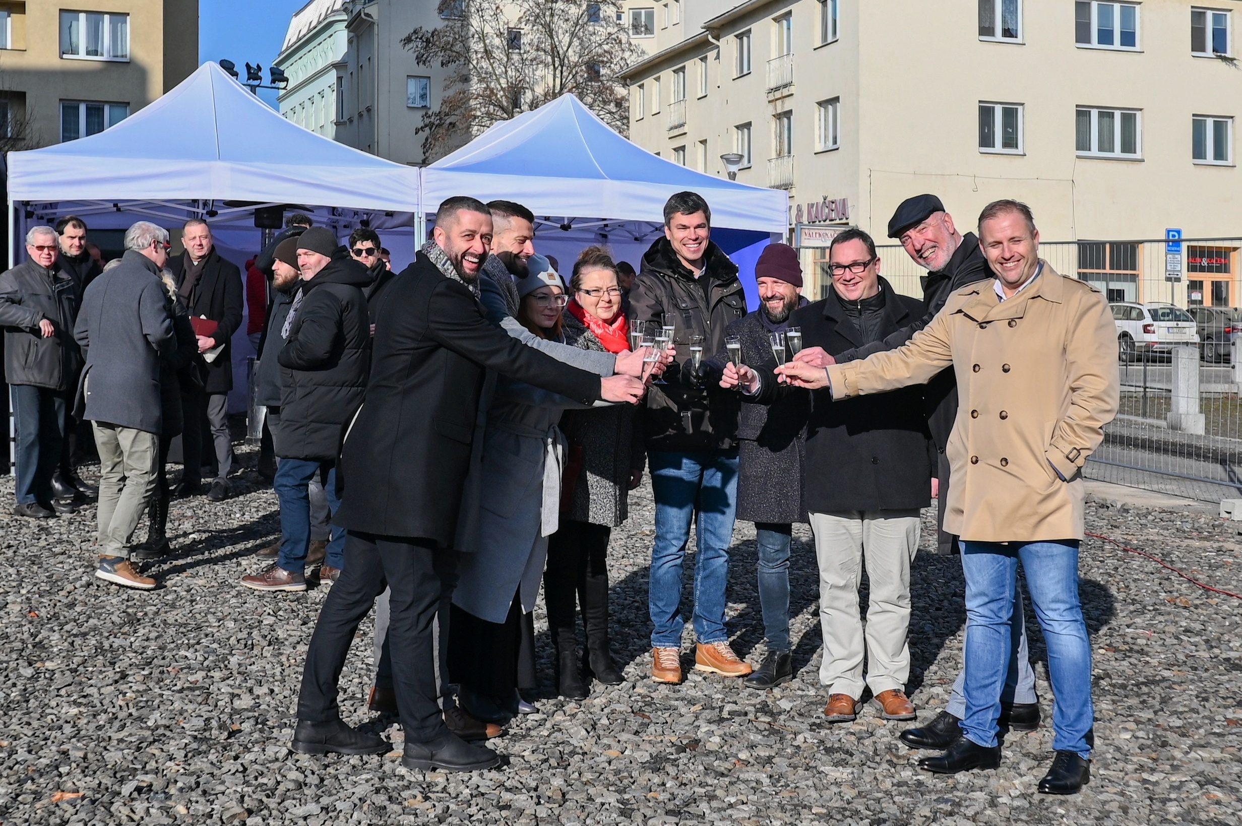 FOTOGALERIE: V srdci Ostravy začal růst polyfunkční dům Václav, upraveno bude i okolí
