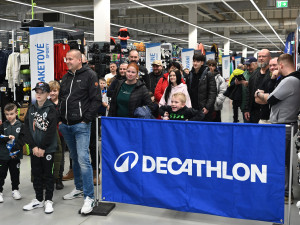 FOTOGALERIE: Modrobílá horečka. Baník baví na hřišti i na autogramiádách