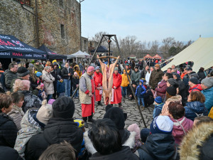FOTOGALERIE: Masopustní veselí zasáhlo Slezskoostravský hrad. Zabíjačka i maškary