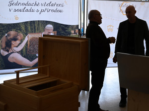 FOTOGALERIE: Invaze včelařů na Černé louce. Výjimečné ve střední Evropě