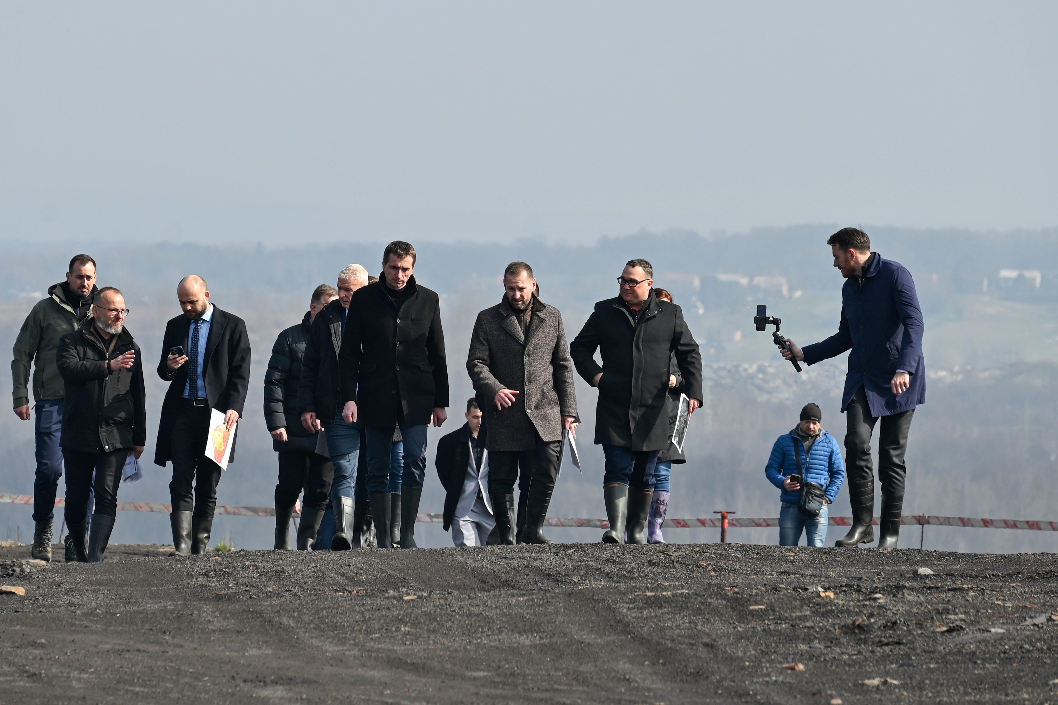 FOTOGALERIE: Heřmanická halda? Problém potřebuje řešení, říká ministr Vlček