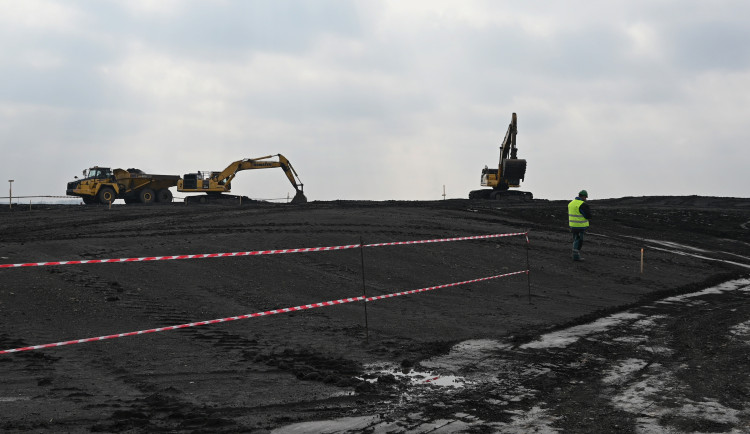 FOTOGALERIE: Heřmanická halda? Problém potřebuje řešení, říká ministr Vlček