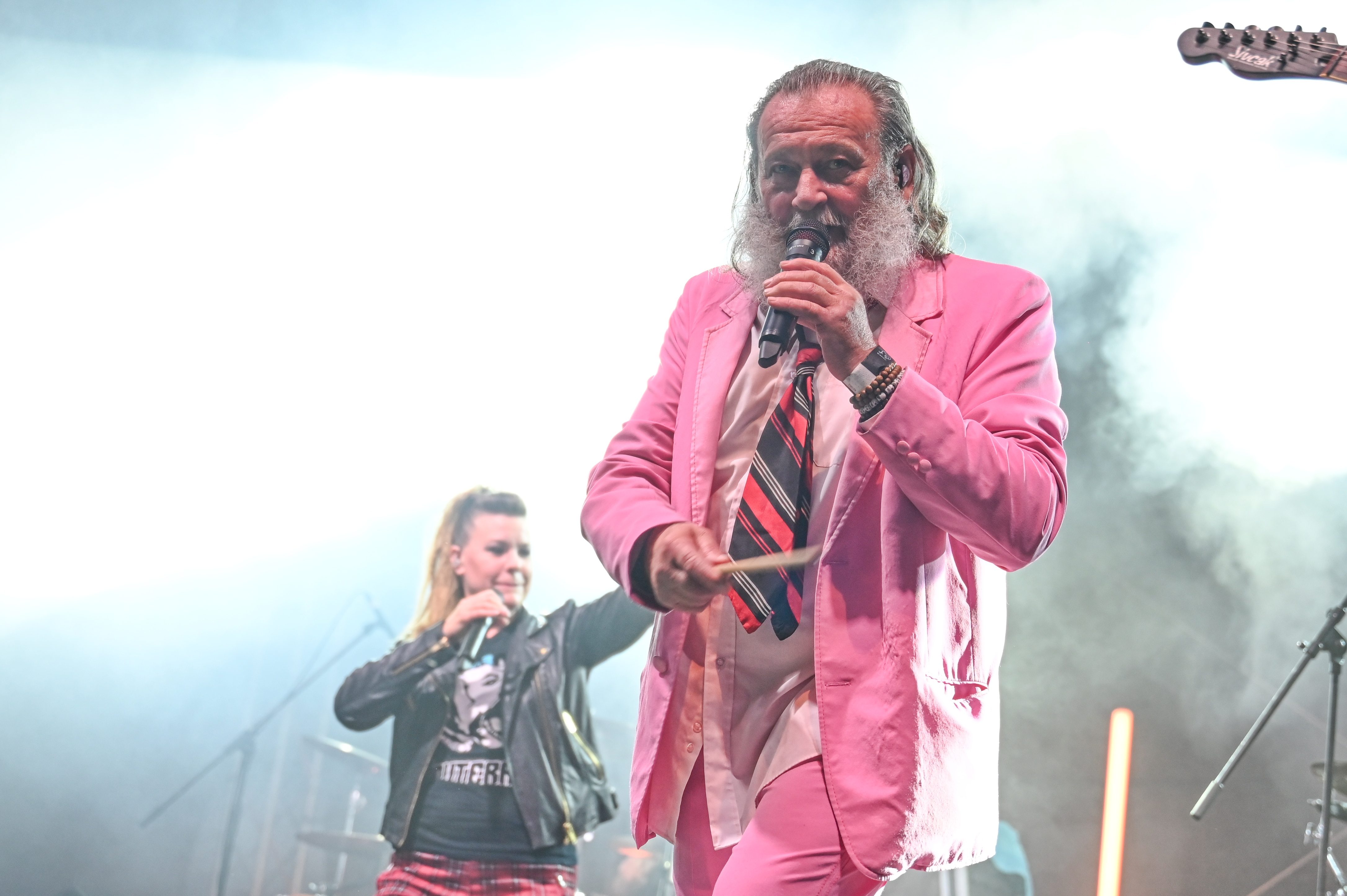 FOTOGALERIE: Sorfest přilákal fanoušky rocku na Slezskoostravský hrad. Hrálo se ze tří pódií