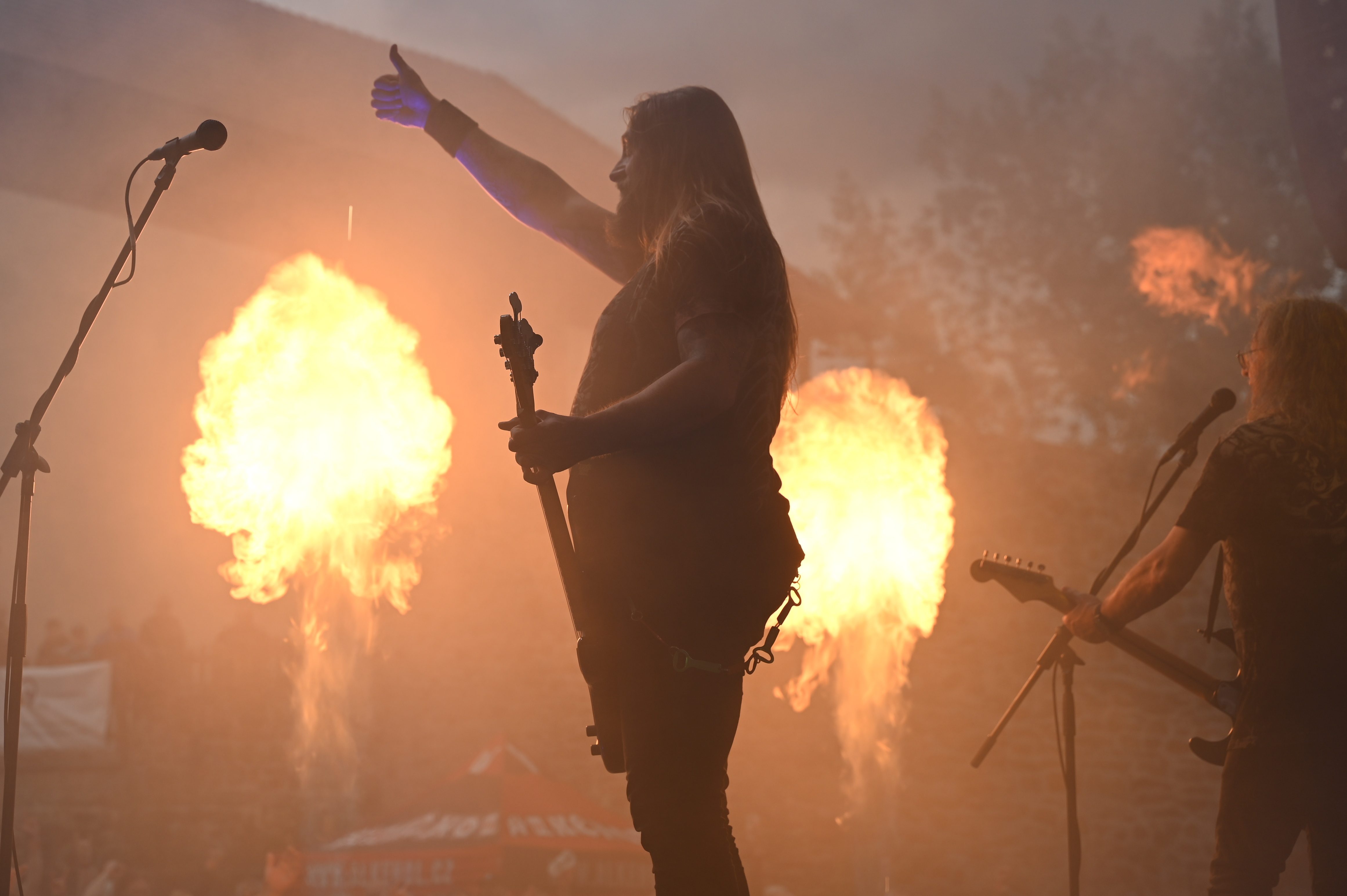 FOTOGALERIE: Sorfest přilákal fanoušky rocku na Slezskoostravský hrad. Hrálo se ze tří pódií