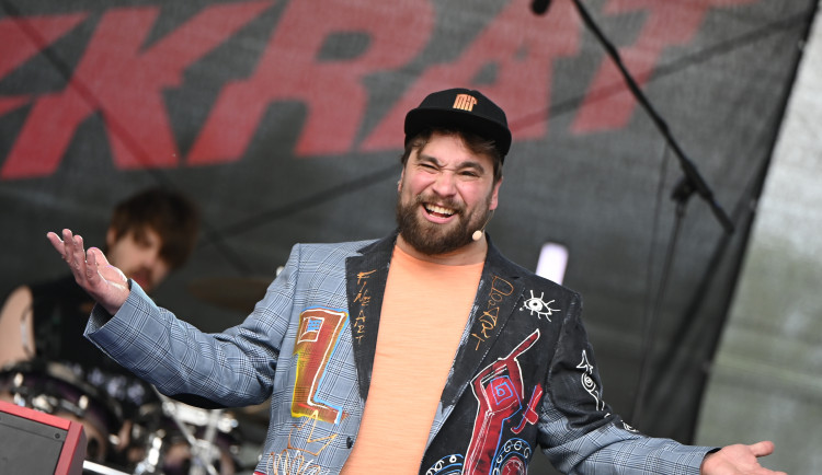 FOTOGALERIE: Sorfest přilákal fanoušky rocku na Slezskoostravský hrad. Hrálo se ze tří pódií