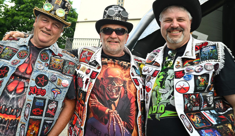 FOTOGALERIE: Sorfest přilákal fanoušky rocku na Slezskoostravský hrad. Hrálo se ze tří pódií