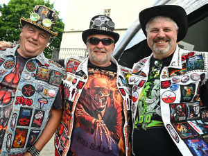 FOTOGALERIE: Sorfest přilákal fanoušky rocku na Slezskoostravský hrad. Hrálo se ze tří pódií