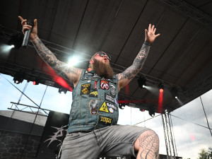 FOTOGALERIE: Sorfest přilákal fanoušky rocku na Slezskoostravský hrad. Hrálo se ze tří pódií