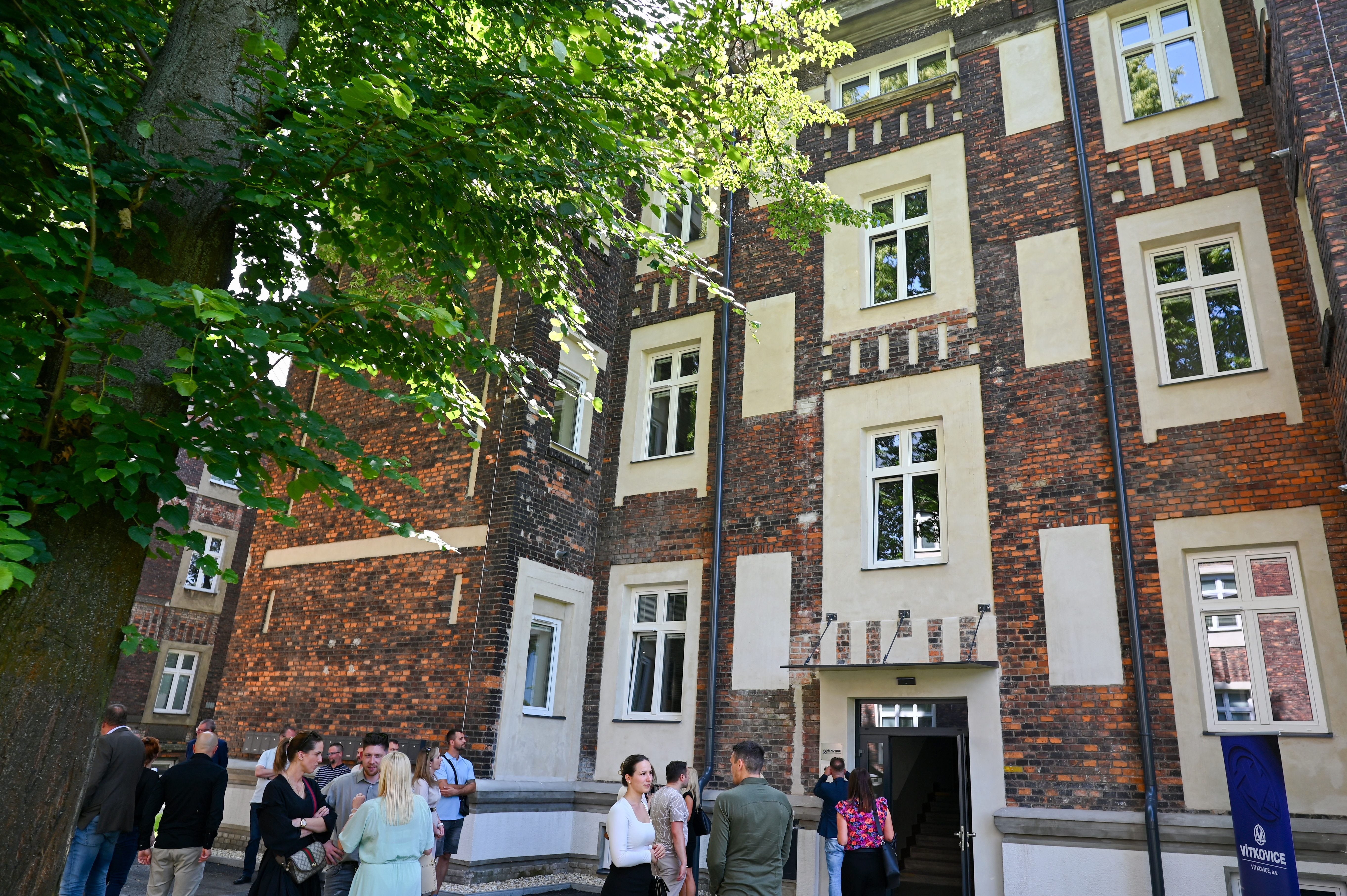 FOTOGALERIE: Vítkovický Lipový dvůr. V areálu z časů Rakousko-Uherska se opět bydlí