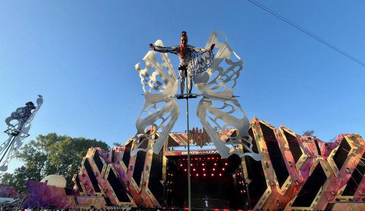 FOTOGALERIE: Beats for Love. Drumy duní pod vyhaslými vysokými pecemi