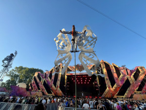 FOTOGALERIE: Beats for Love. Drumy duní pod vyhaslými vysokými pecemi