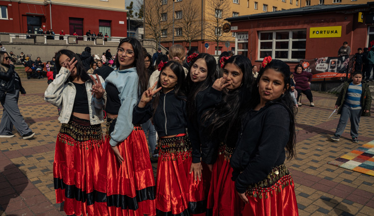FOTOGALERIE: Hudba, tanec a radost. Romové v Havířově oslavili svůj svátek