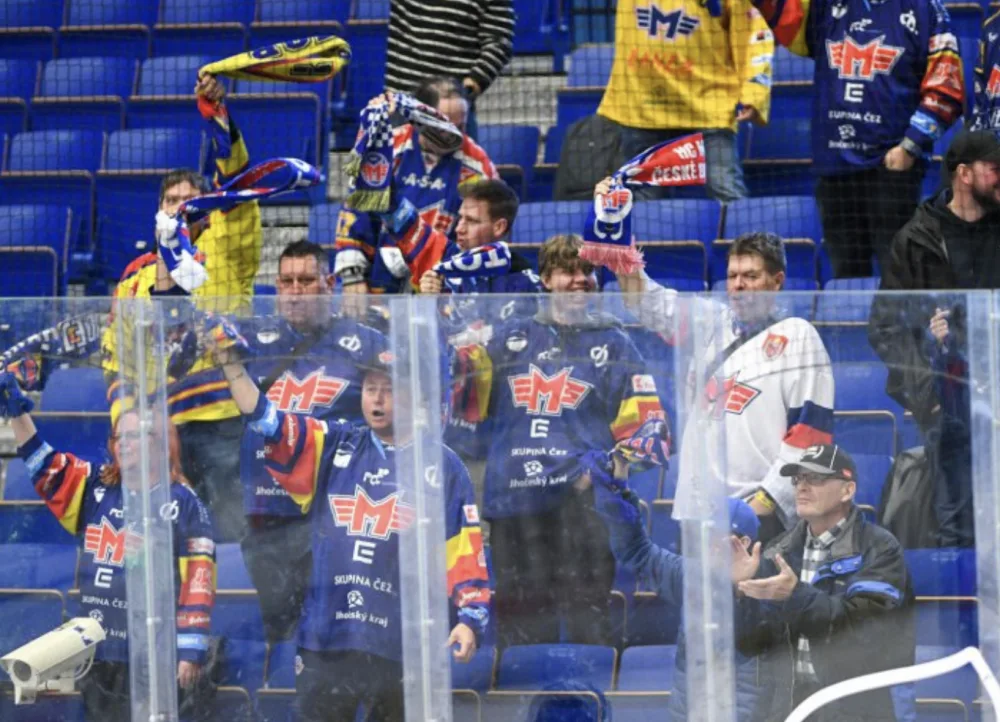 Hokejisté Českých Budějovic v utkání zvratů vyhráli ve Vítkovicích 7:5.