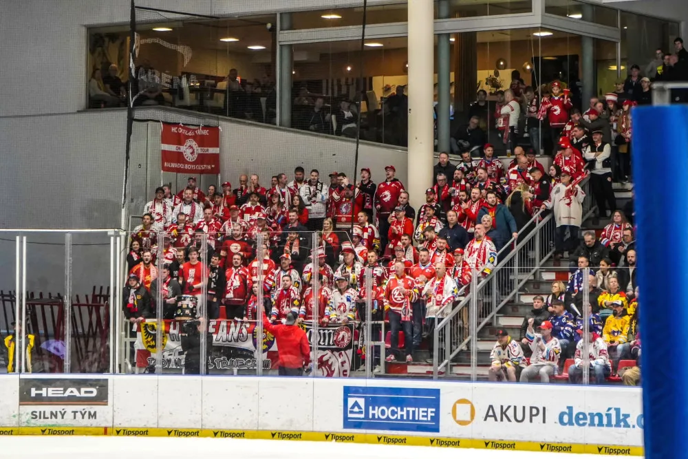 V Třinci se rozhodne o čtvrtém semifinalistovi play off hokejové extraligy.
