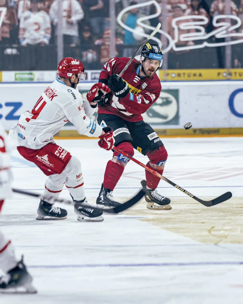 Hokejisté Třince vyhráli na Spartě 3:2 a snížili v semifinále na 2:3