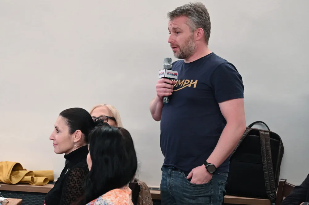 Vstupem do politiky jsem spáchal sebevraždu. Exhejtman Ivo Vondrák zahájil kampaň v bruntálské restauraci