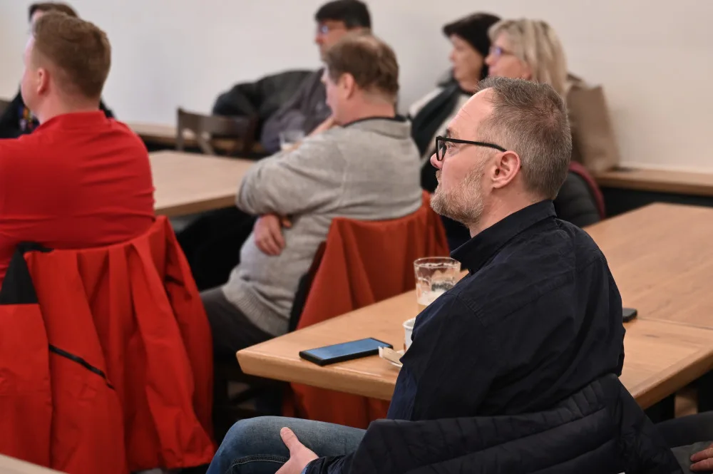 Vstupem do politiky jsem spáchal sebevraždu. Exhejtman Ivo Vondrák zahájil kampaň v bruntálské restauraci