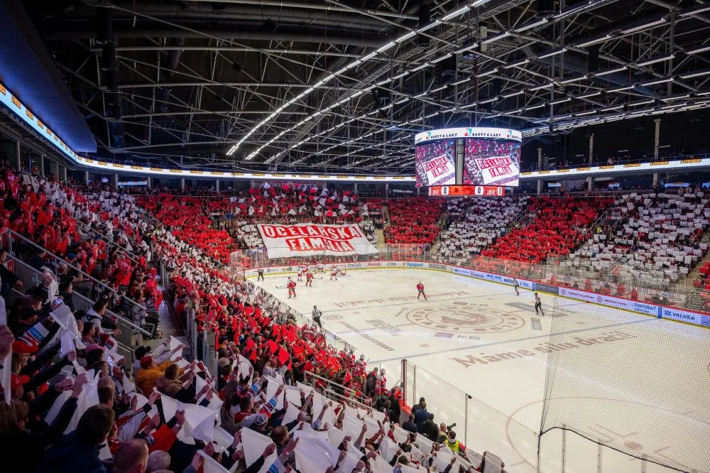 Hokejisté Třince porazili Pardubice 4:3 a ve finále vedou 2:1 na zápasy.