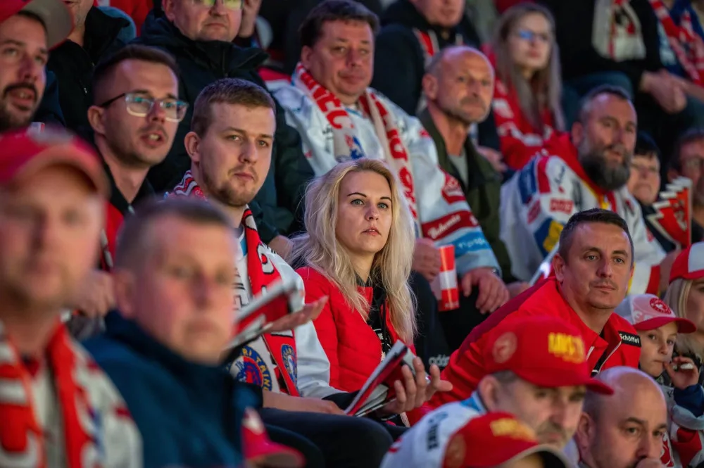 Hokejisté Pardubic mají v pátek šanci ukončit třinecké kralování a získat titul.