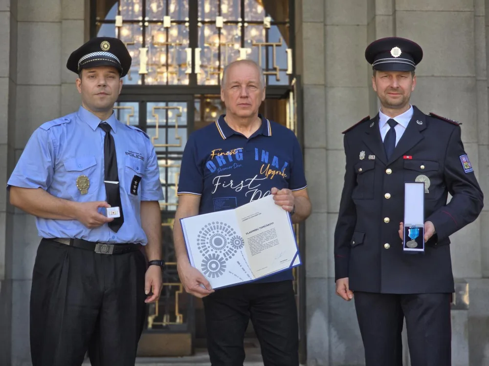 Hrdinové všedního dne. Trojice mužů zachránila tonoucího v ostravském bazénu.