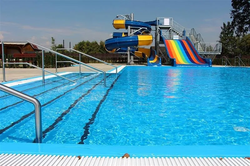 V Krnově si lidé připlatí za návštěvu koupaliště, sportovišť i lázní. Vstupenky zdražily zhruba o deset korun