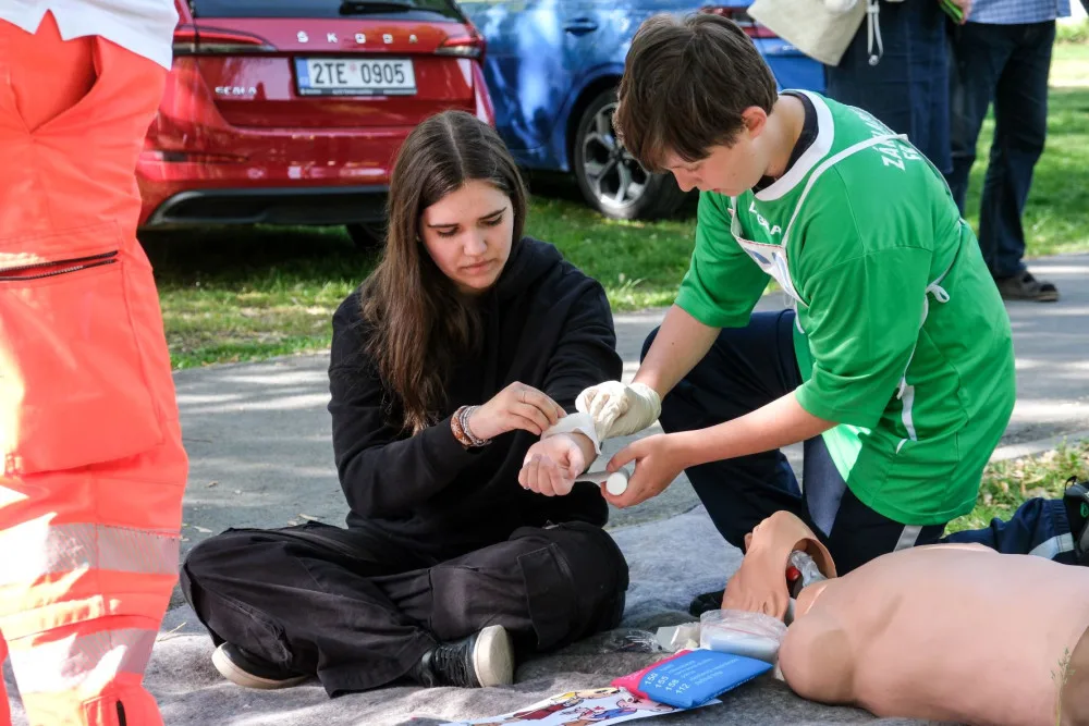 V Ostravě se školáci učí pravidla chování na silnici. Cyklistické dovednosti trénují na dopravních hřištích