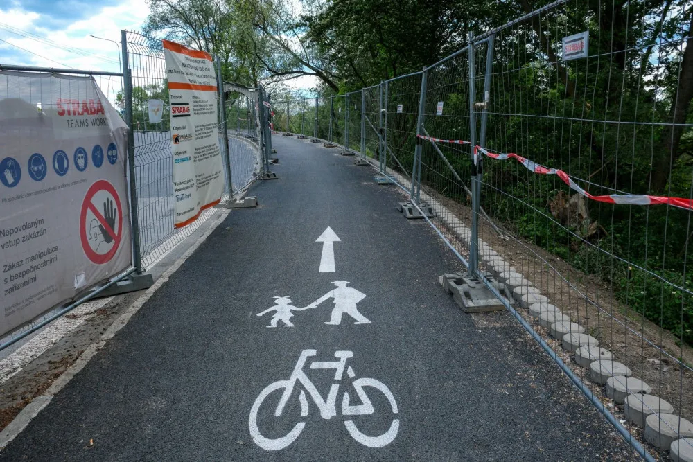Starou Bělou a Polanku nad Odrou propojila nová cyklotrasa. Stezku vedenou po mostě budou využívat i pěší