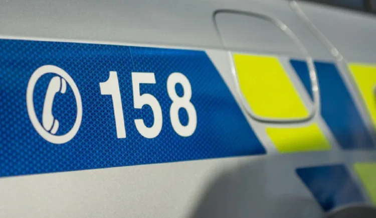 Pokusil se policisty uplatit tisícovkou, teď mu hrozí pobyt za mřížemi. Muž na Bruntálsku se chtěl vyhnout pokutě