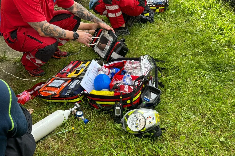 V Příboře hořelo kvůli závadě na baterii elektrokoloběžky, bytový dům muselo opustit šestnáct lidí