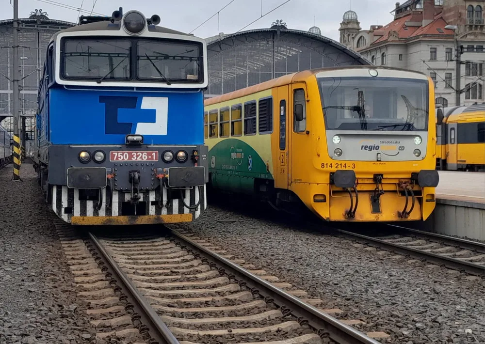 Vlak srazil v Polance nad Odrou chodce, železniční provoz mezi Ostravou a Prahou stojí