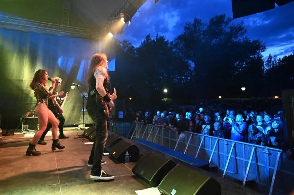 Na Slezskoostravském hradě duněl metal a šlehaly plameny