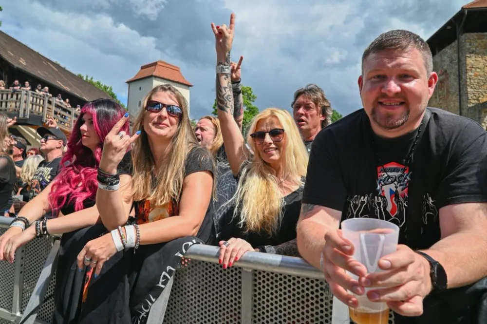 Na Slezskoostravském hradě duněl metal a šlehaly plameny