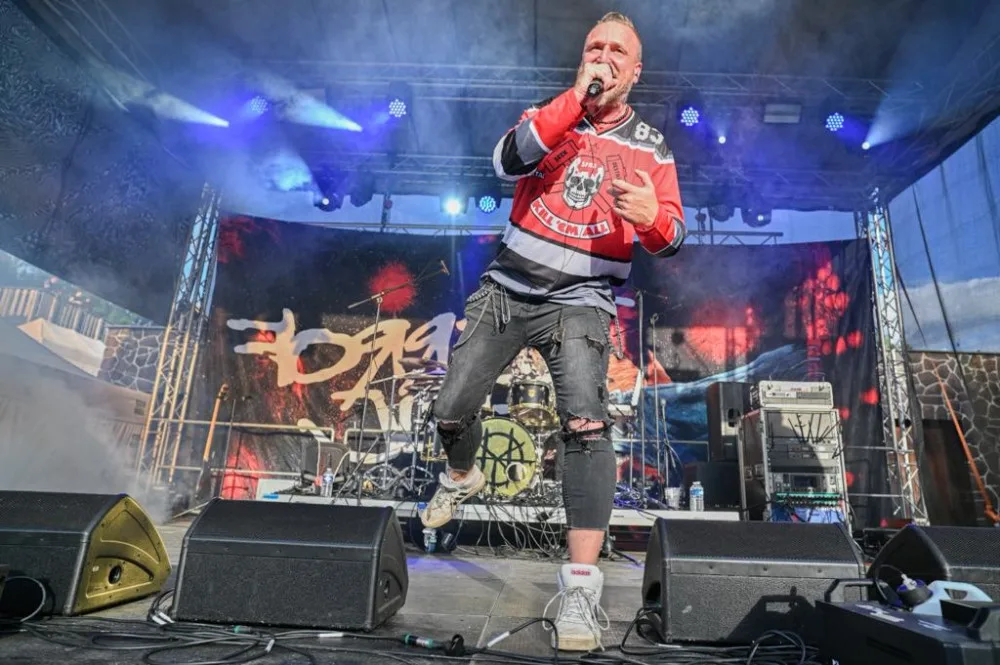 Na Slezskoostravském hradě duněl metal a šlehaly plameny
