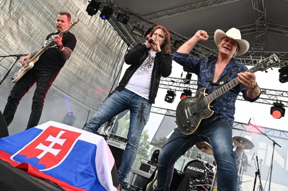 Na Slezskoostravském hradě duněl metal a šlehaly plameny