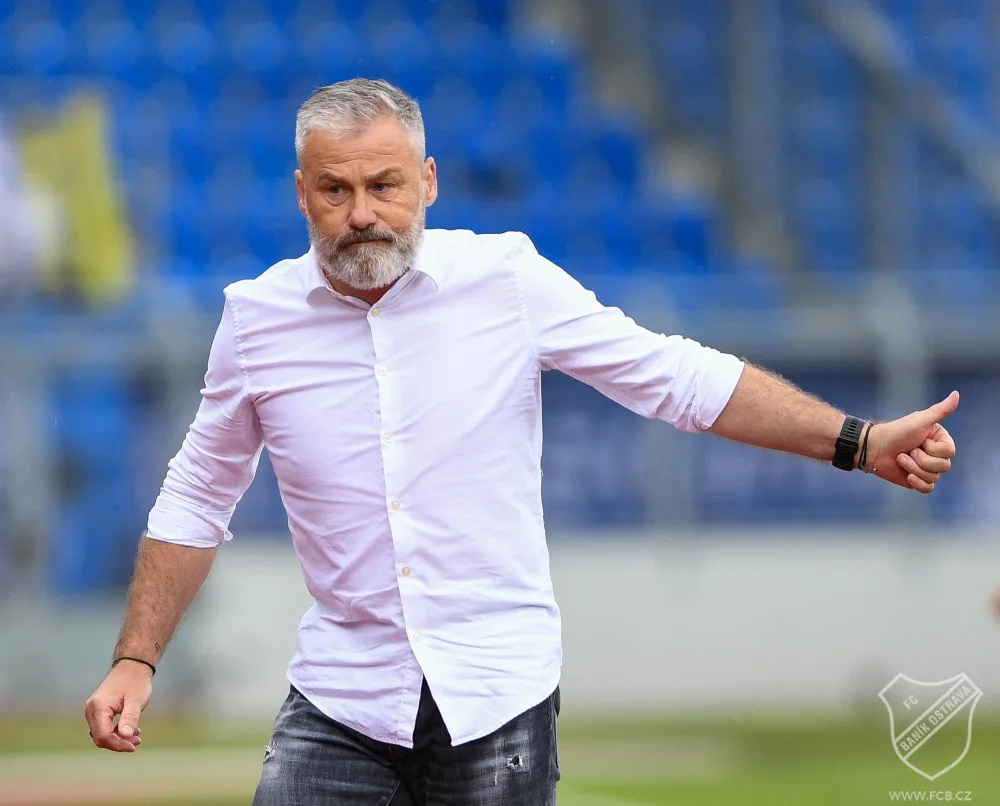 Fotbalisty Ostravy by měl nadále trénovat Hapal, Baník chce uplatnit opci.