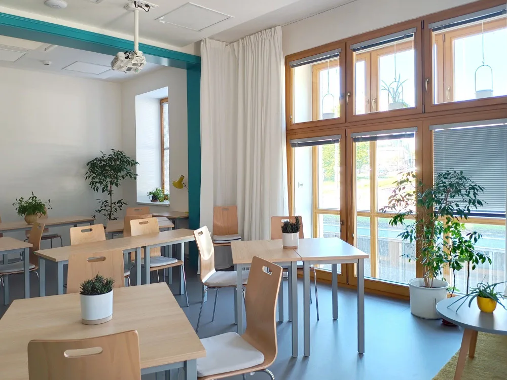 Frýdecko-místecká knihovna nabízí dvakrát týdně místo pro coworking. Využití sdílené kanceláře je zpoplatněno
