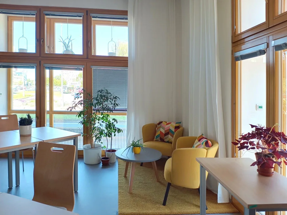 Frýdecko-místecká knihovna nabízí dvakrát týdně místo pro coworking. Využití sdílené kanceláře je zpoplatněno