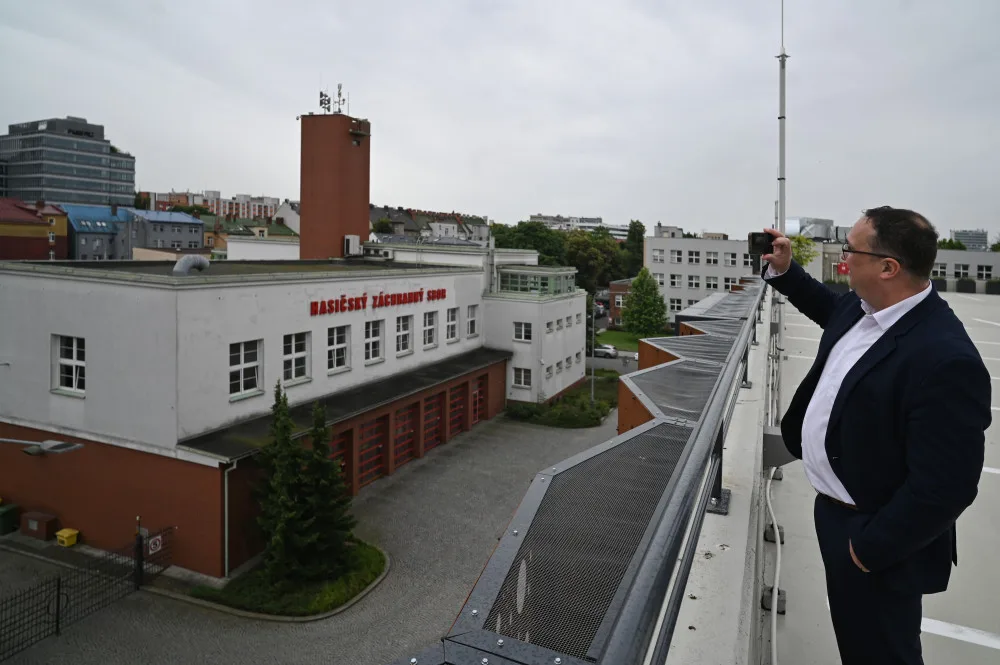 Multifunkční parkovací dům u Městské nemocnice Ostrava dokončen. Pro veřejnost nabízí 215 míst.