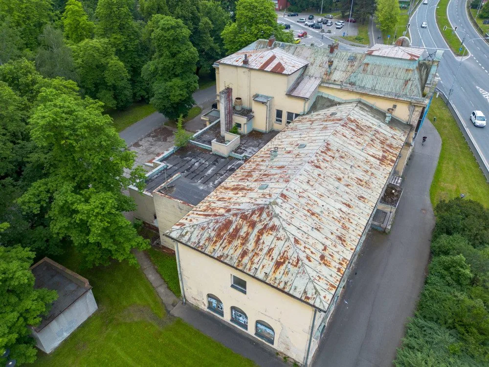 Zastupitelé Frýdku-Místku odsouhlasili koupi Českého domu a okolních pozemků. Památka už nebude chátrat