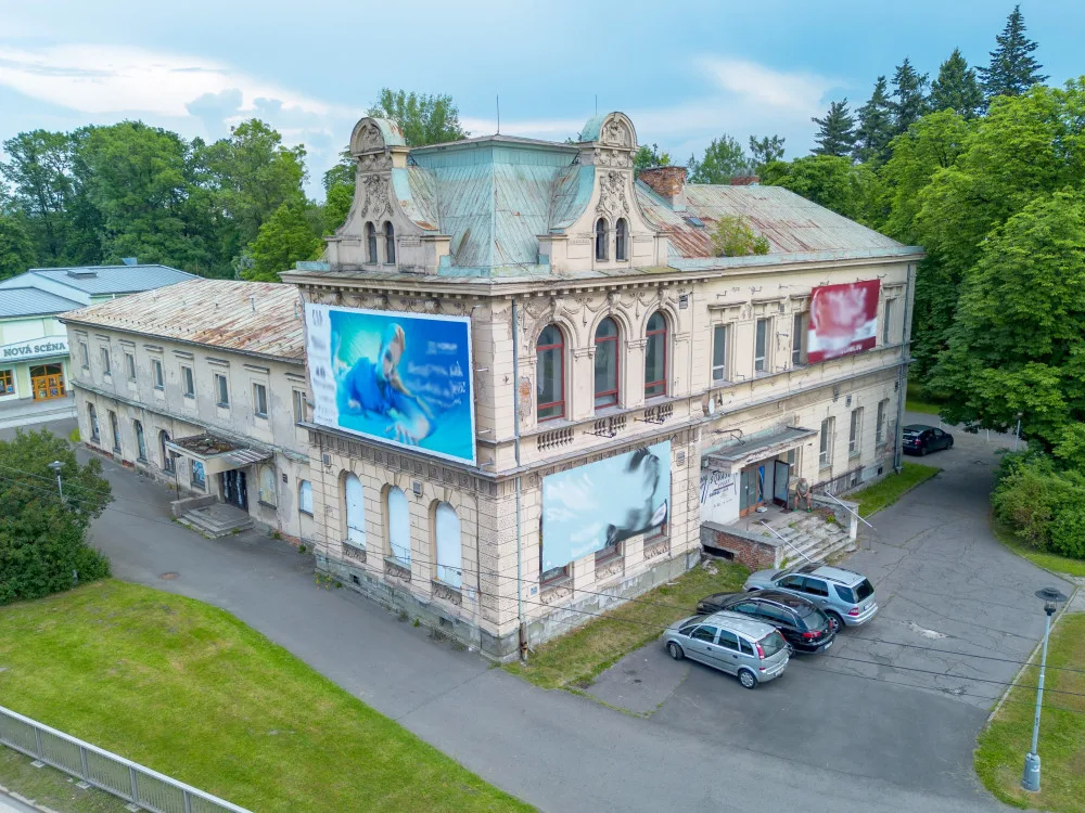Zastupitelé Frýdku-Místku odsouhlasili koupi Českého domu a okolních pozemků. Památka už nebude chátrat