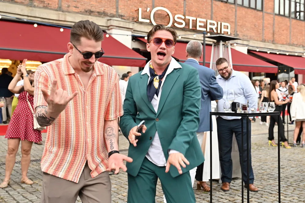 L'Osteria v Dolních Vítkovicích. Červené koberce, modelky, kněz i charitativní dražba
