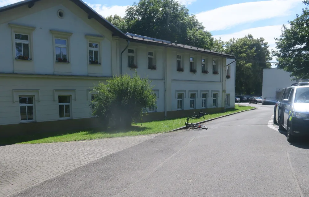 Karvinští policisté hledají svědky srážky čtyřkolky s cyklistkou, která následkem nárazu upadla a zranila se
