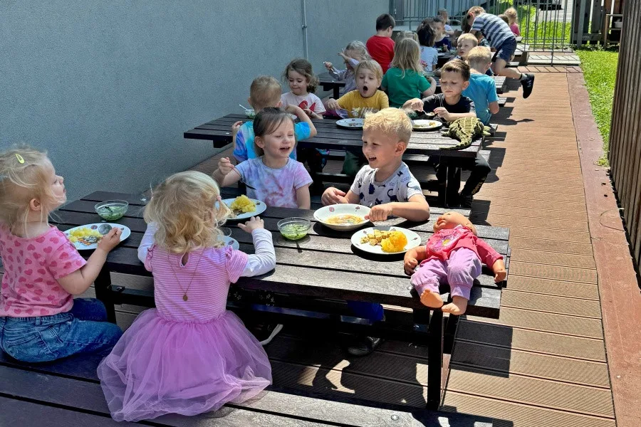 Moravskoslezský kraj nabízí bezplatné obědy dětem v sociální nouzi. Do programu se zatím přihlásilo 90 škol