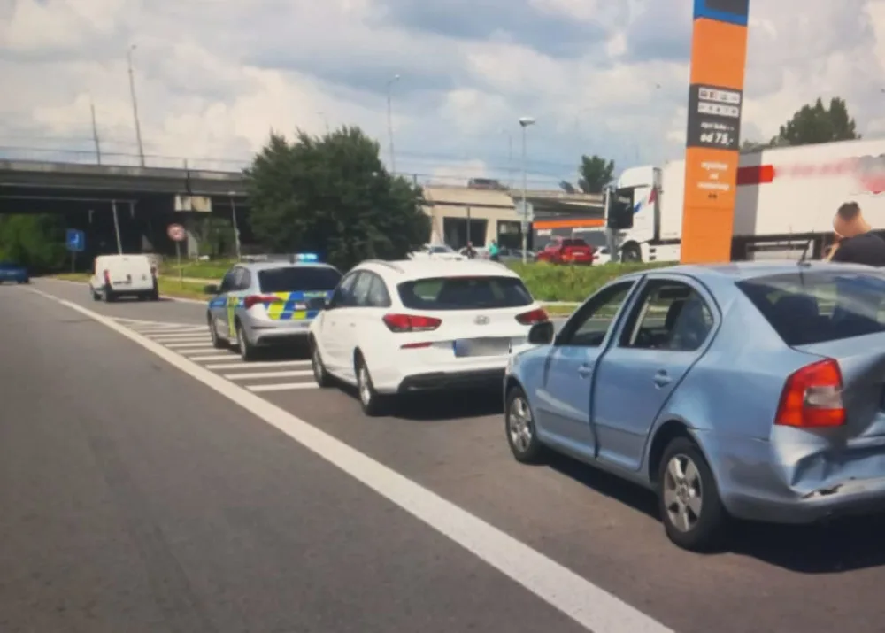Nehoda pěti automobilů se třemi zraněnými komplikovala dopravu v Ostravě