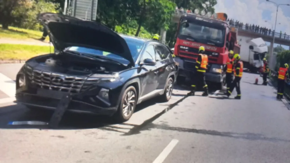 Nehoda pěti automobilů se třemi zraněnými komplikovala dopravu v Ostravě